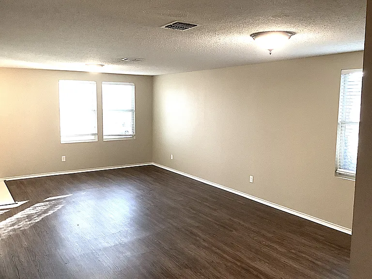 6108 Thackery Dr — Photo 6
