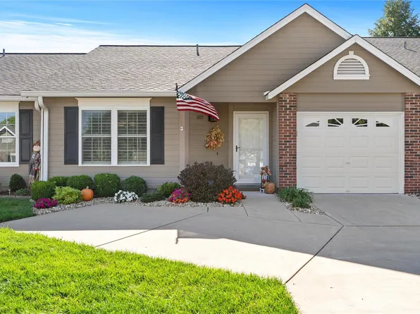 1277 Shirley Ridge Dr #E, Saint Charles, MO 63304