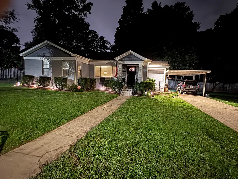 1323 Carolyn Dr — Photo 1