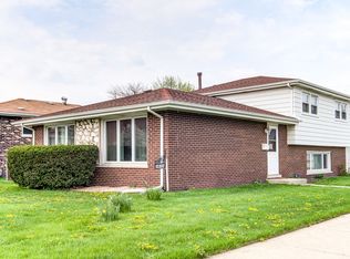 10300 Linus Ln, Oak Lawn, IL 60453