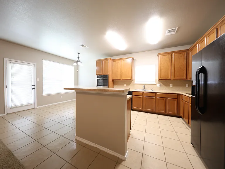 2203 Ryan Dr — Photo 5