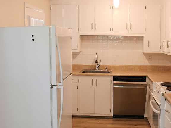 2nd image of 300 Daniel Dr #2