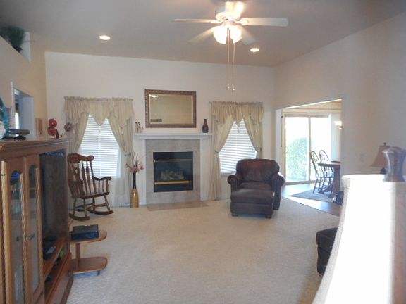 5th image of 4065 Creekwood Cir