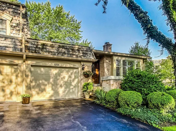 2S738 Avenue Cherbourg, Oak Brook, IL 60523