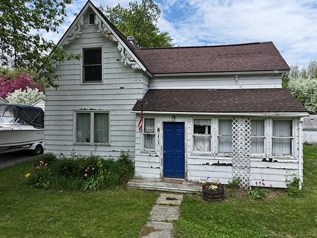 1st image of 811 Steenerson St NE