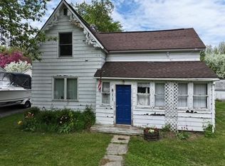 811 Steenerson St NE, Warroad, MN 56763