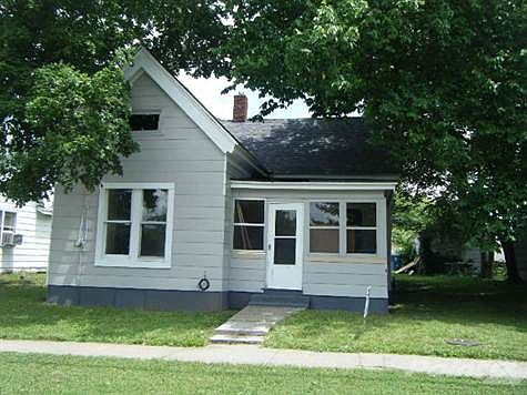 107 WARREN IS NEXT TO ANNA LINCOLN SCHOOL!
