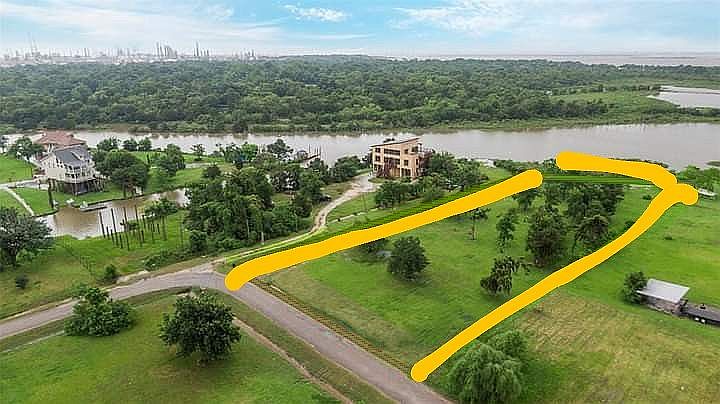 1st image of 305 Winkler Dr