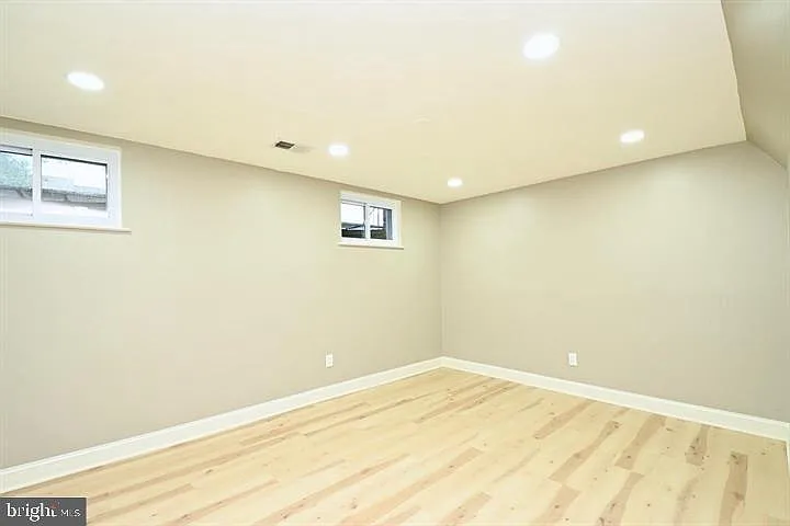 4702 Forestdale Dr — Photo 32