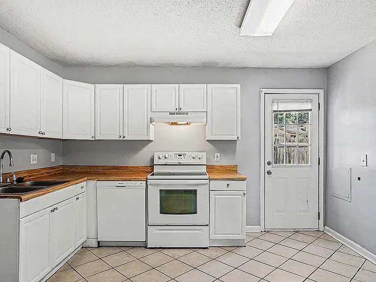 2 bed, 900 sqft, $1,500 — Photo 3