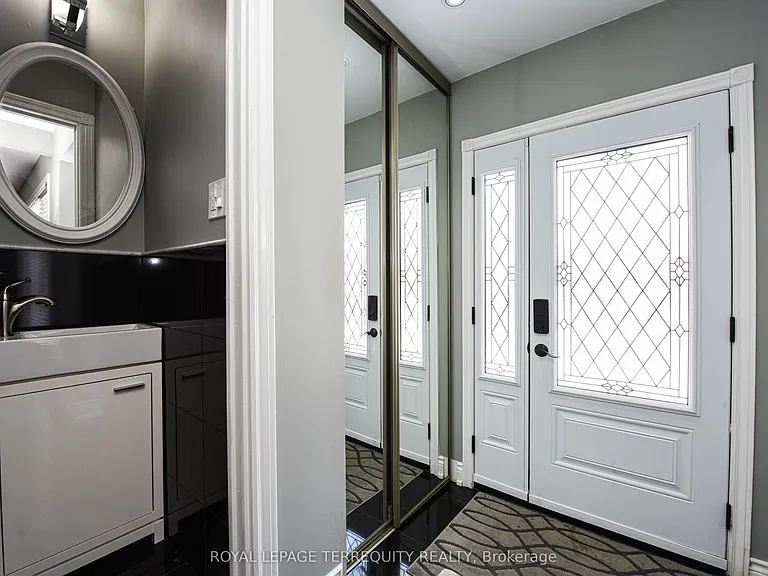 48 Montjoy Cres — Photo 3