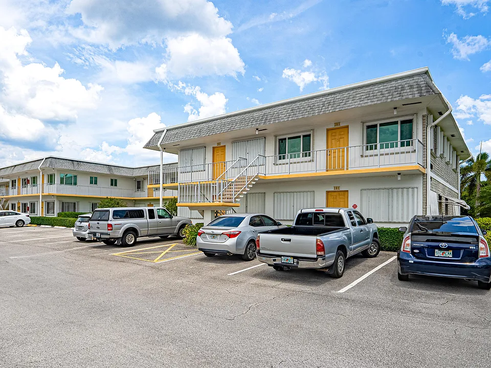 3120 Lake Osborne Dr