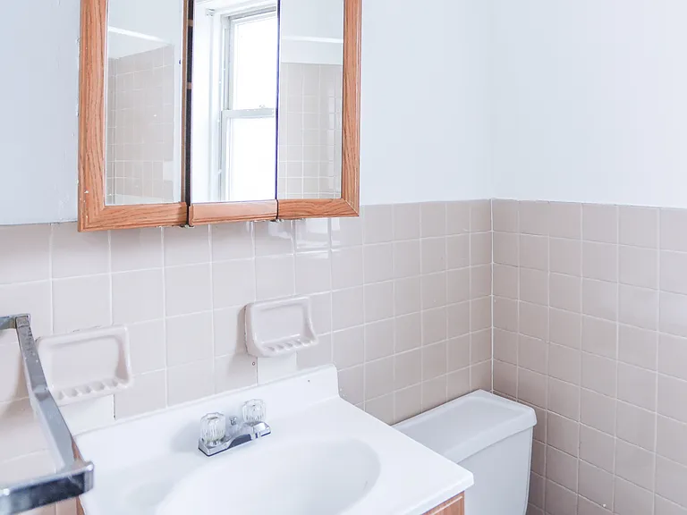 4730 W Addison St #1B — Photo 8