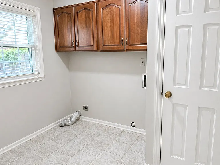 2148 Riverdale Rd — Photo 11