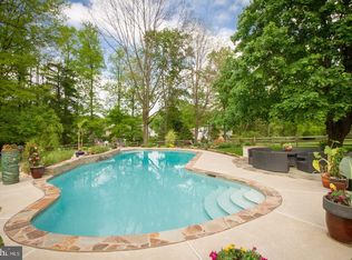 33 School Ln, Willow Grove, PA 19090