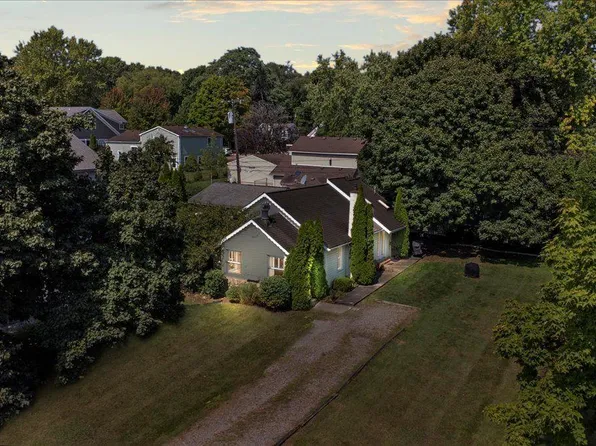 46056 Sunset St, Northville, MI 48167