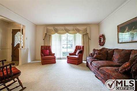 3rd image of 9535 Meadowknoll Dr
