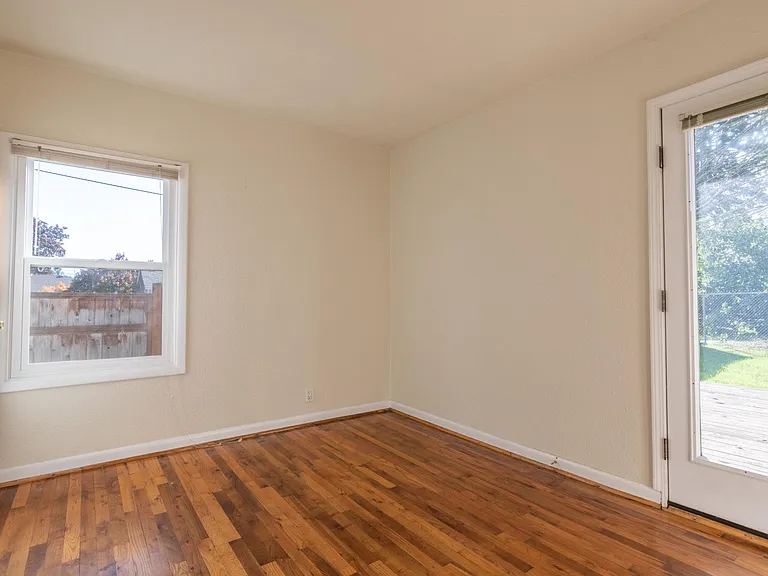 11130 NE Knott St — Photo 4