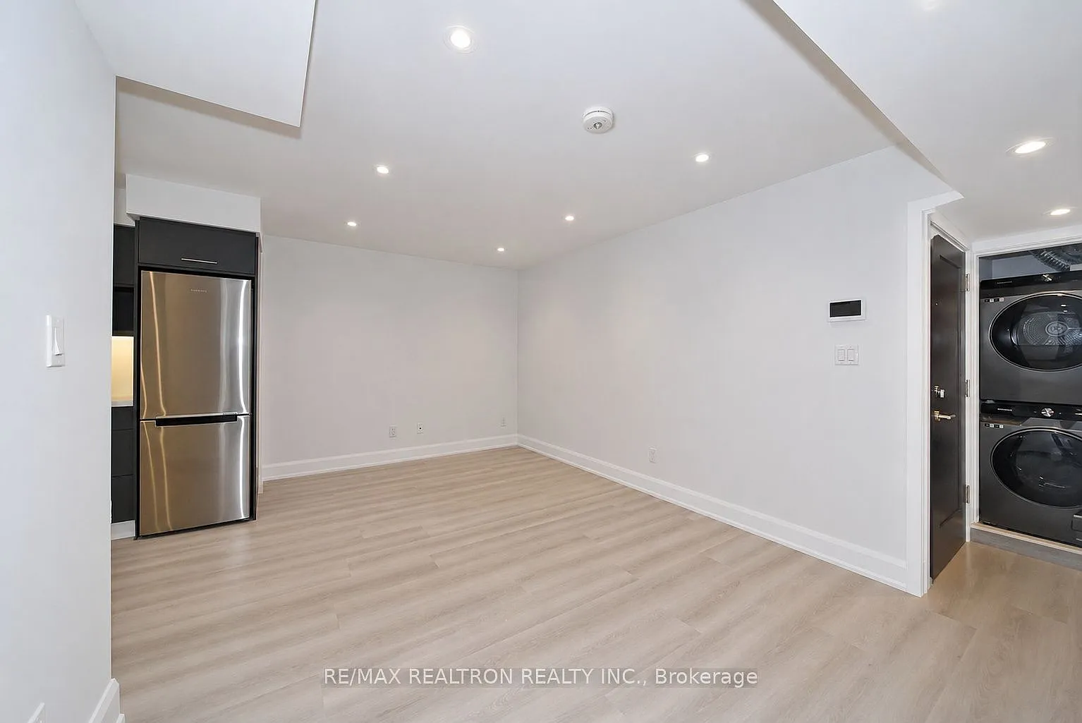 230 Boon Ave — Photo 4
