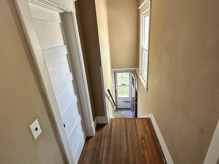 505 1/2 E Locust St #B — Photo 19
