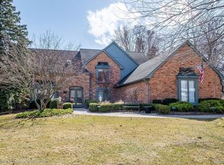 200 Tanglewood Dr, Rochester Hills, MI 48309