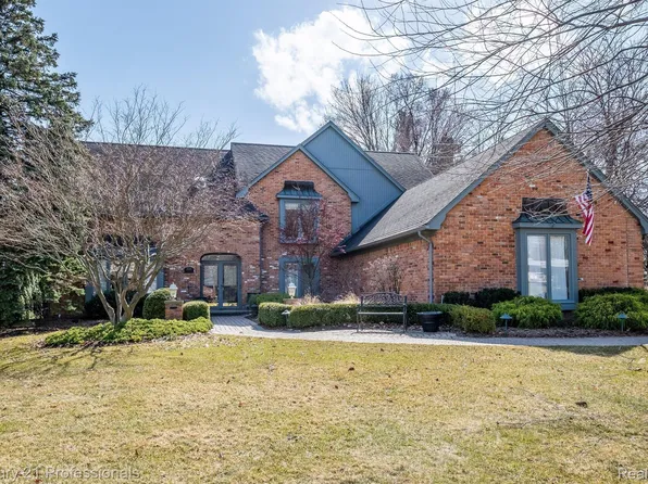 200 Tanglewood Dr, Rochester Hills, MI 48309