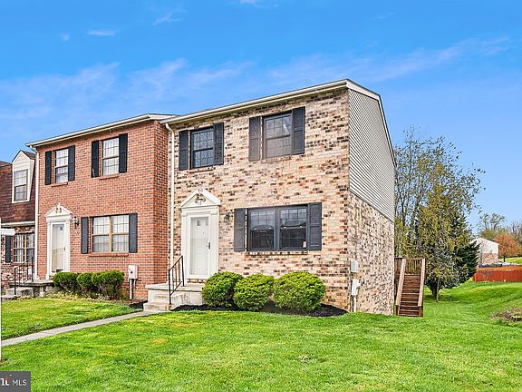 3rd image of 28 Winslow Park Dr