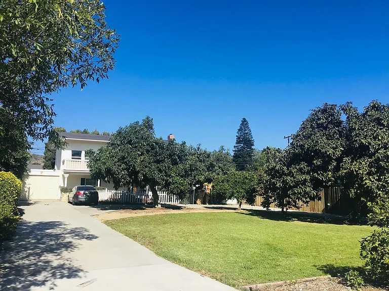 16 Lemon Dr — Photo 1