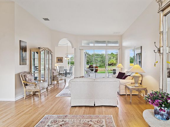 2nd image of 306 NW Bayside Court
