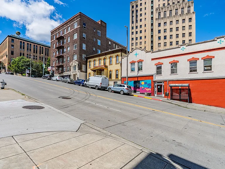 Rialto Apartments Historic Charm Meet Attainable Urban Living — Photo 10