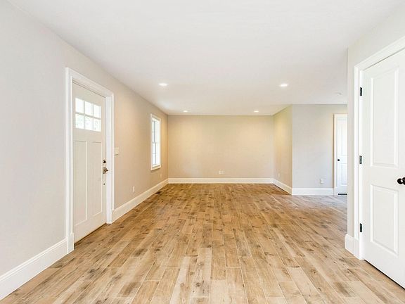 2nd image of 237 Tomahawk St #1
