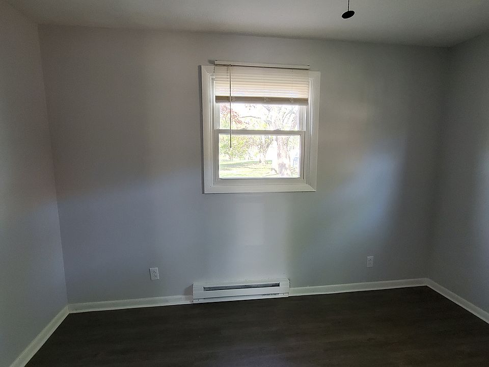 2nd image of 391 Lynn Dr #391
