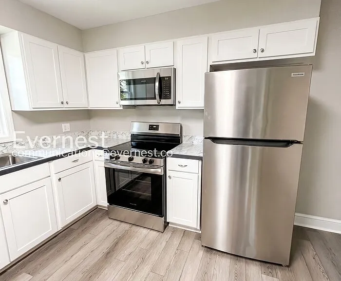112 Tabor St — Photo 2