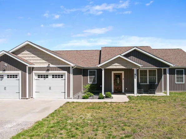 880 Sycamore Rd, Carbondale, IL 62901