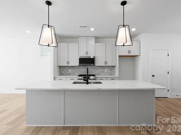 4043 Bass River Pkwy, Charlotte, NC 28217