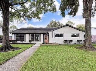 10706 Tupper Lake Dr, Houston, TX 77042