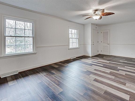 3rd image of 640 Hemlock Dr