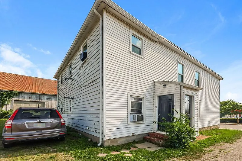 2 bed, 1.0 bath, $745 — Photo 3