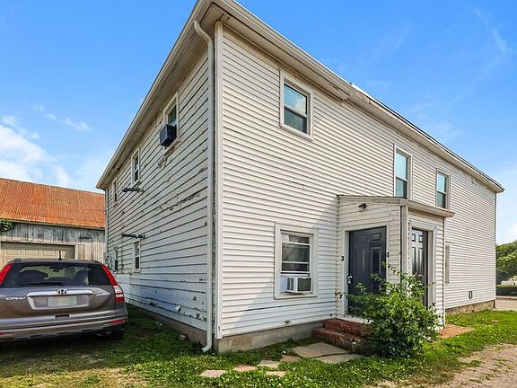 3rd image of 124 S Chillicothe St Unit 4