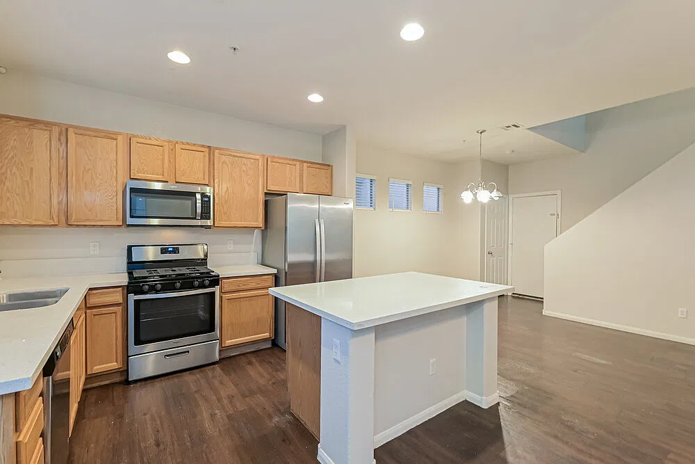 3 bed, 2.5 bath, 1429 sqft, $1,845 — Photo 4