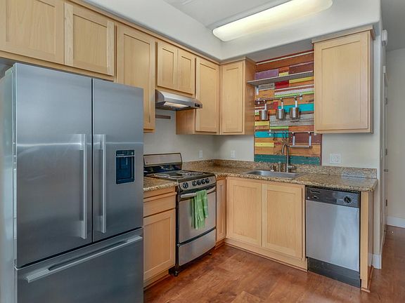 5th image of 224 Laurel St APT A307