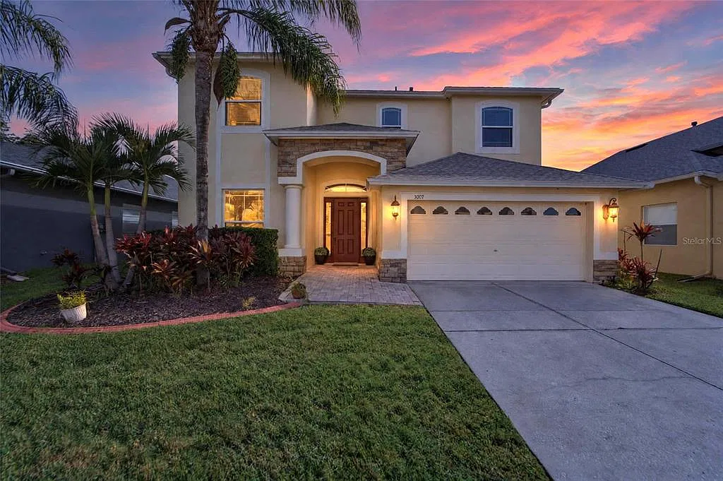 5 bed, 3.0 bath, 2855 sqft, $3,450 — Photo 2