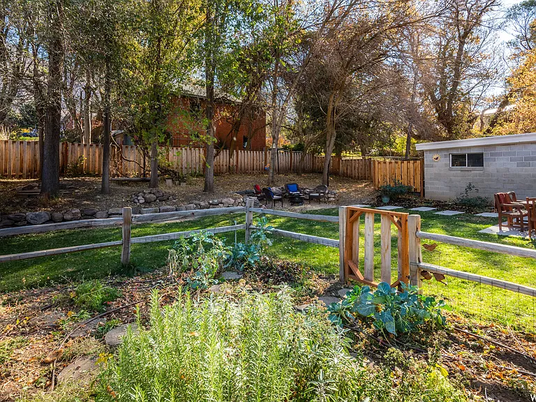 2354 Taylor Ave — Photo 23