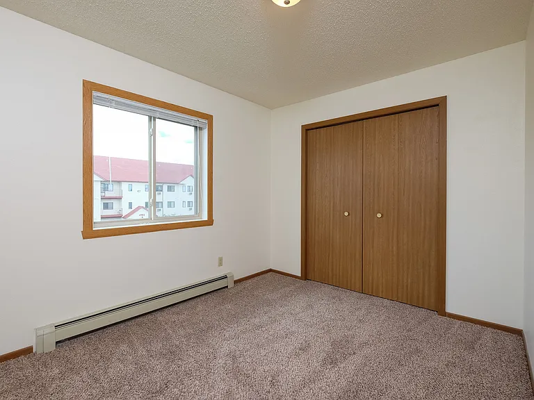 Fargo, ND Carlton Place Apartments | Bedroom