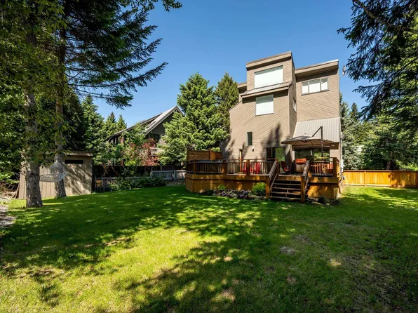 7211 Fitzsimmons Rd N, Whistler, BC V8E 0E3