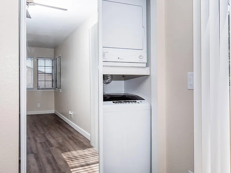 Foxwood Apartments — Photo 48