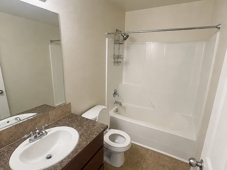 1703 W Tree Ln — Photo 9