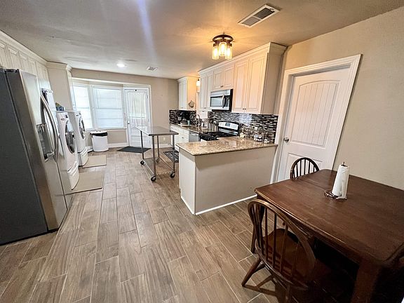 4th image of 3966 Brinkman Dr