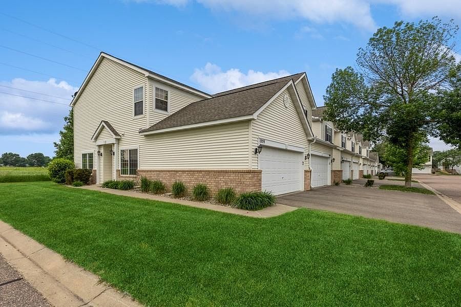1st image of 1555 Yorkshire Ln