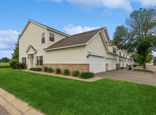 1555 Yorkshire Ln, Shakopee, MN 55379